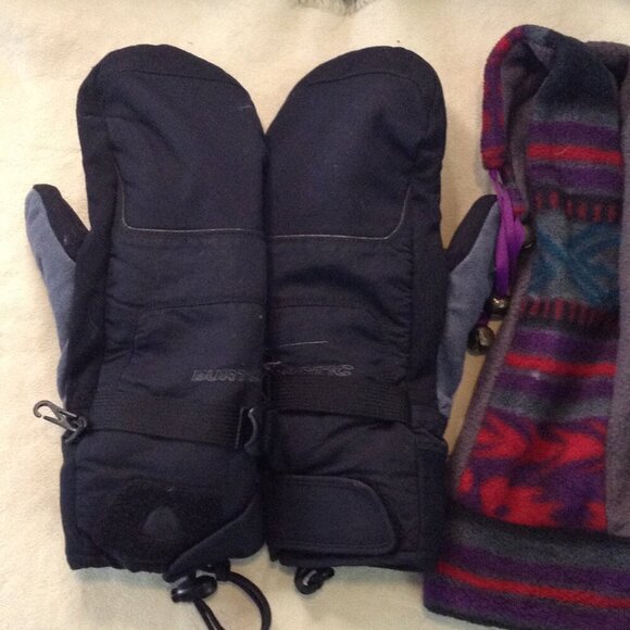 VTG Gloves, Hat and Socks; Snowboarding, Skiing, Vail Ski Bum, Warmth, Stylish - Picture 3 of 4